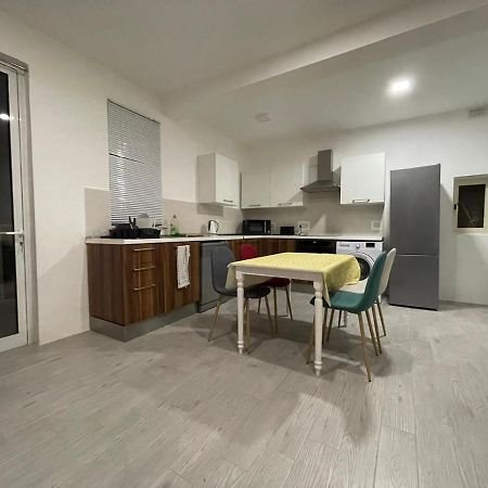 City Center Properties - Modern Room With Ac & Ensuit Bathroom - Room 1 St. Paul's Bay Exterior photo